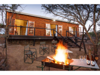 Chandelier Game Lodge & Ostrich Show Farm