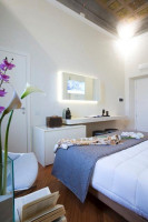 Hotel Embassy