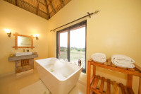 Ihamba Lakeside Safari Lodge
