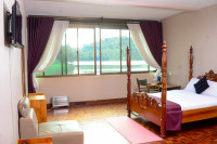 Bunyonyi Safaris Resort
