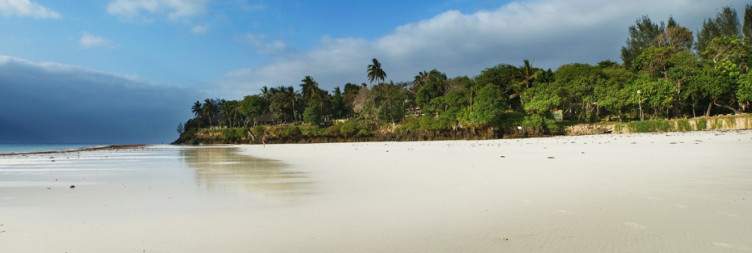 Diani Beach – Ocean Adventures & Coastal Relaxation