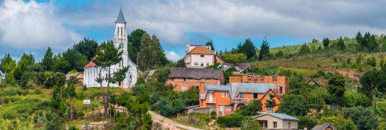 Antsirabe unveiled workshops, crater lakes and rickshaws rides
