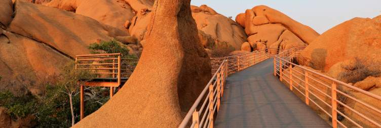 Damaraland to Spitzkoppe – 236km (147miles) +/-3H45min