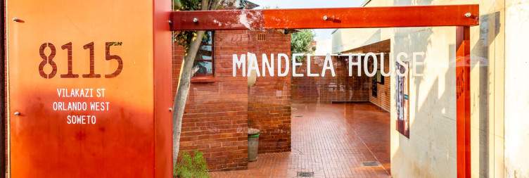 1-Day Soweto & Apartheid Museum Tour + Traditional Lunch