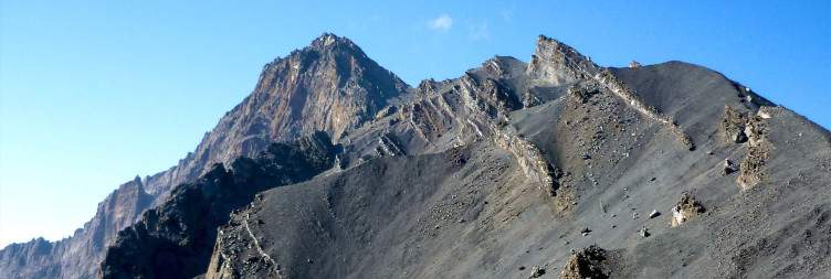 Hiking from Momella Gate (1387m) to Miriakamba Huts (2514m)