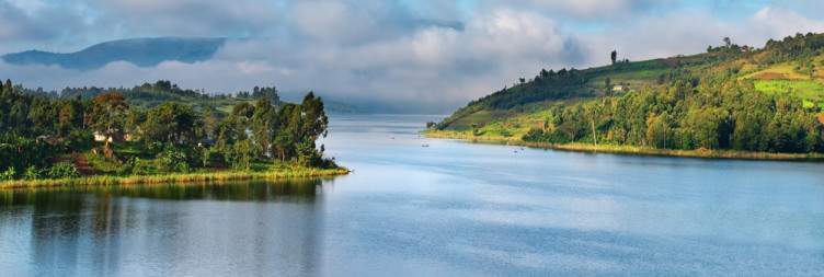 Gorilla Trekking - Lake Bunyonyi